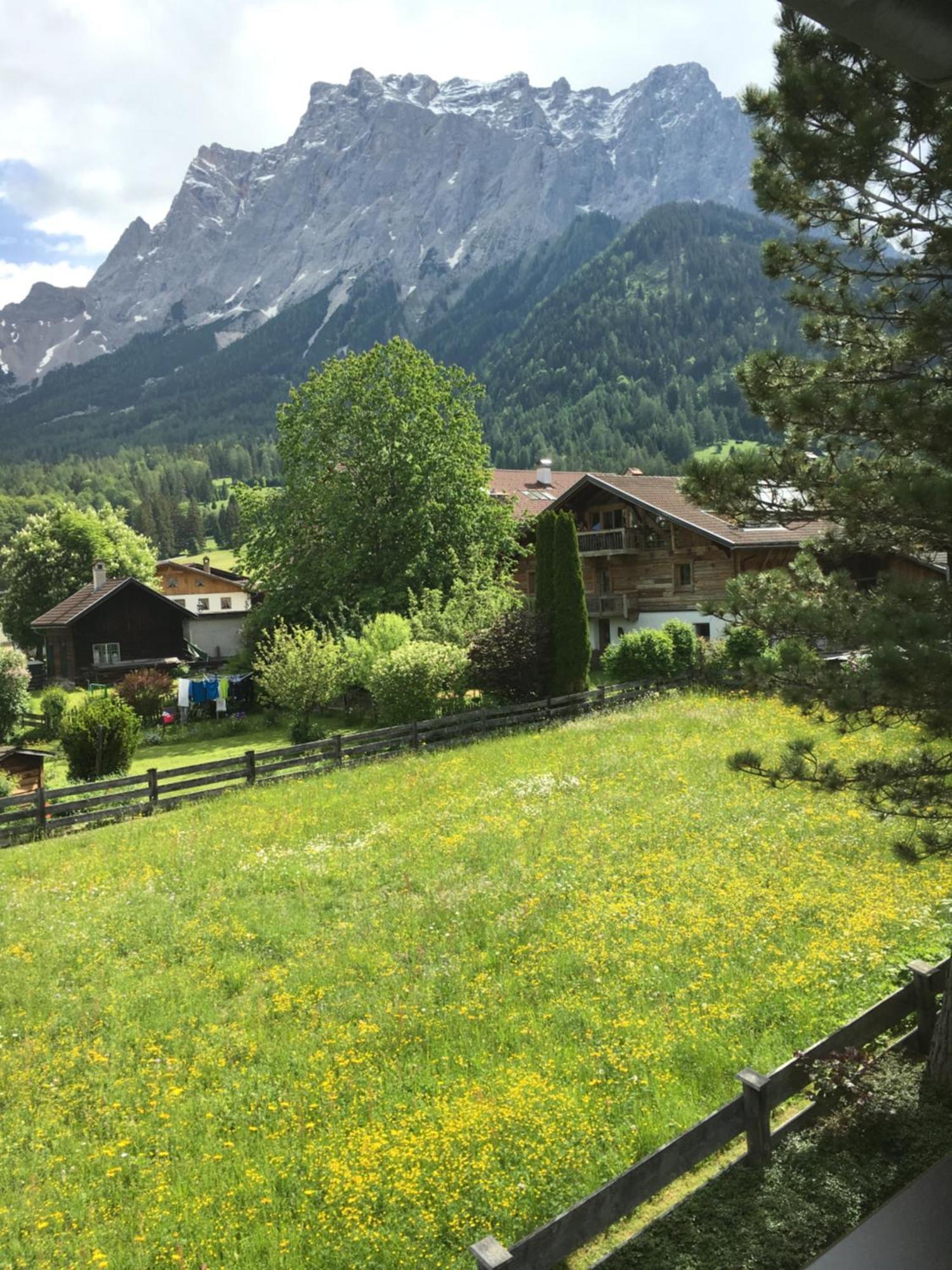 Landhaus Holzereck - Zweibettzimmer Hotel Ehrwald Exterior photo